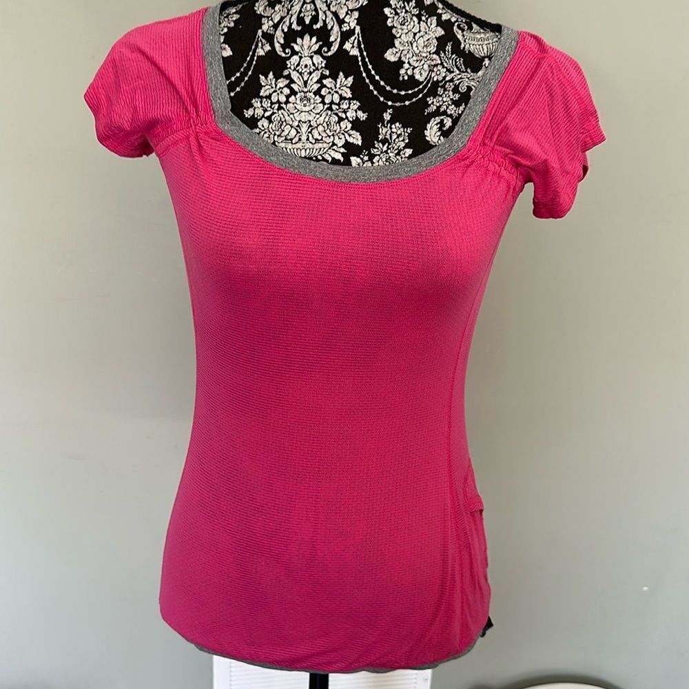 Lululemon size 4 top